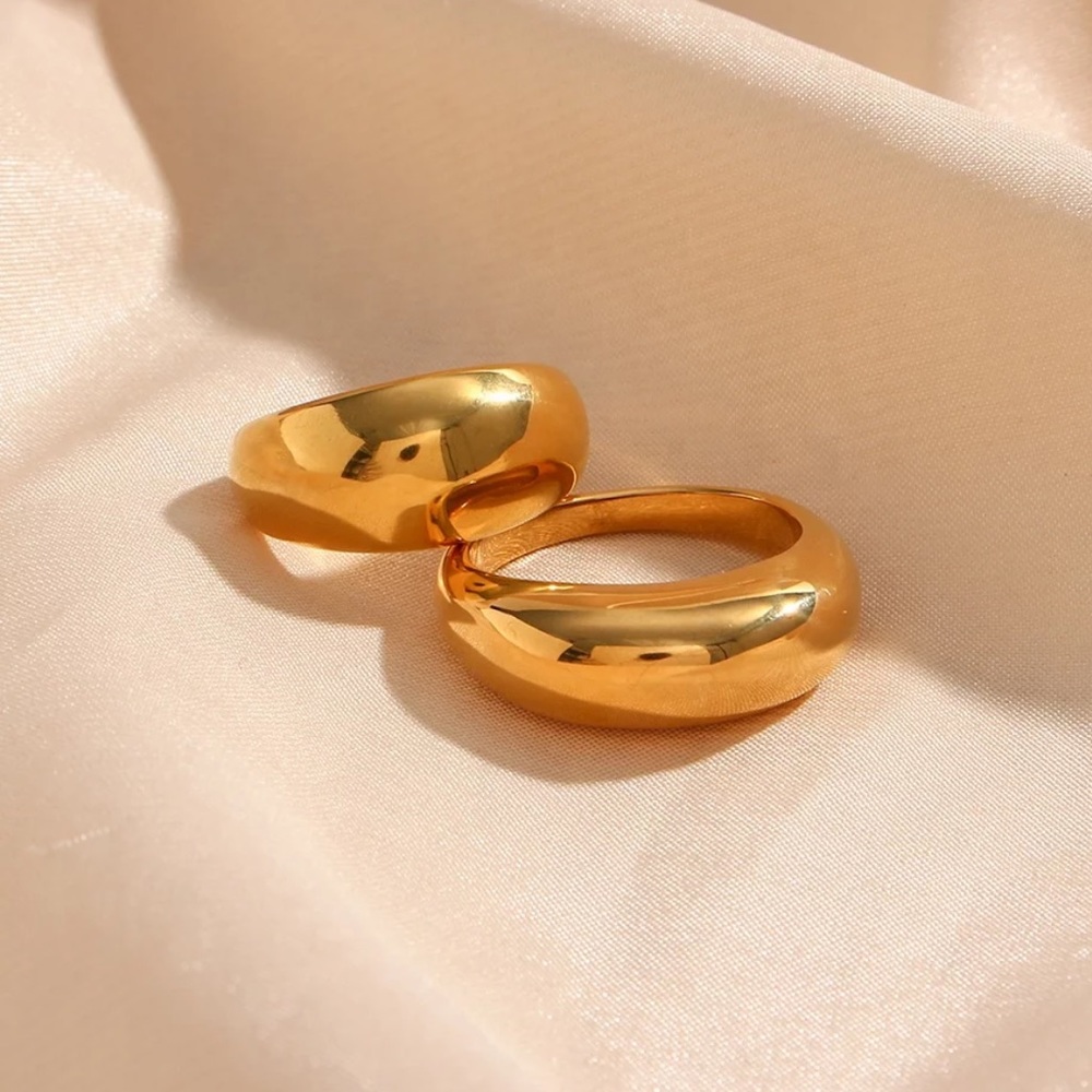 New Chunky 18K Gold Minimalist Dainty Band Ring, cute Ring, shiny Ring. - Picture 4 of 8